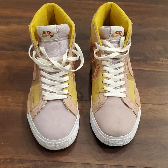 Nike High-Top Sneakers in Yellow and Beige - Picture 4 of 12